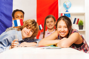 Niños en clases de francés para colegios