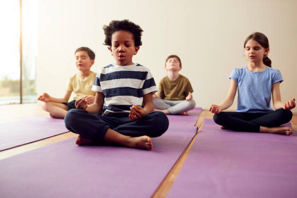 Clase de yoga para colegios