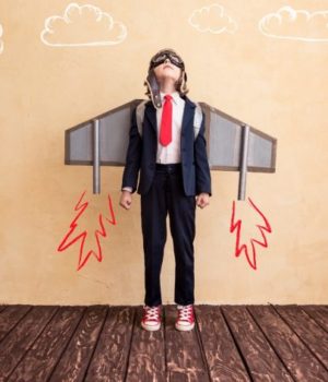 Niño en las clases de emprendimiento para colegios